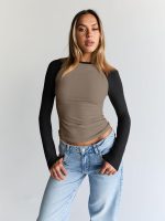Trendy Queen Women's Long Sleeve Shirts Slim Fit Stretchy Color Block Slightly Cropped Tops - Image 3