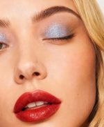 LAVONE Chameleon Eyeshadow & Eyeliner Set, Iridescent Light Blue-Gold Eyeshadow Powder, Multidimensional Sparkle with One-Swipe Color, Highly Pigmented, Smooth Non-Falling - Image 3